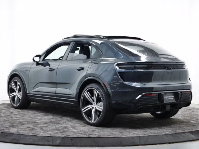2025 Porsche Macan Turbo Electric - Photo 18