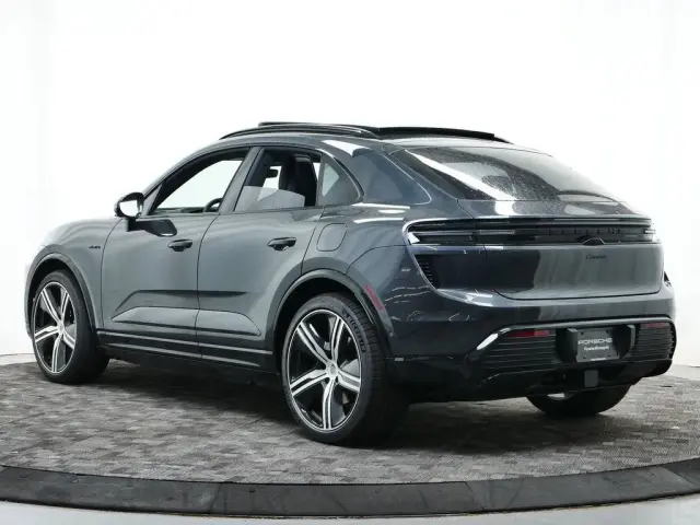 2025 Porsche Macan Turbo Electric - Photo 22