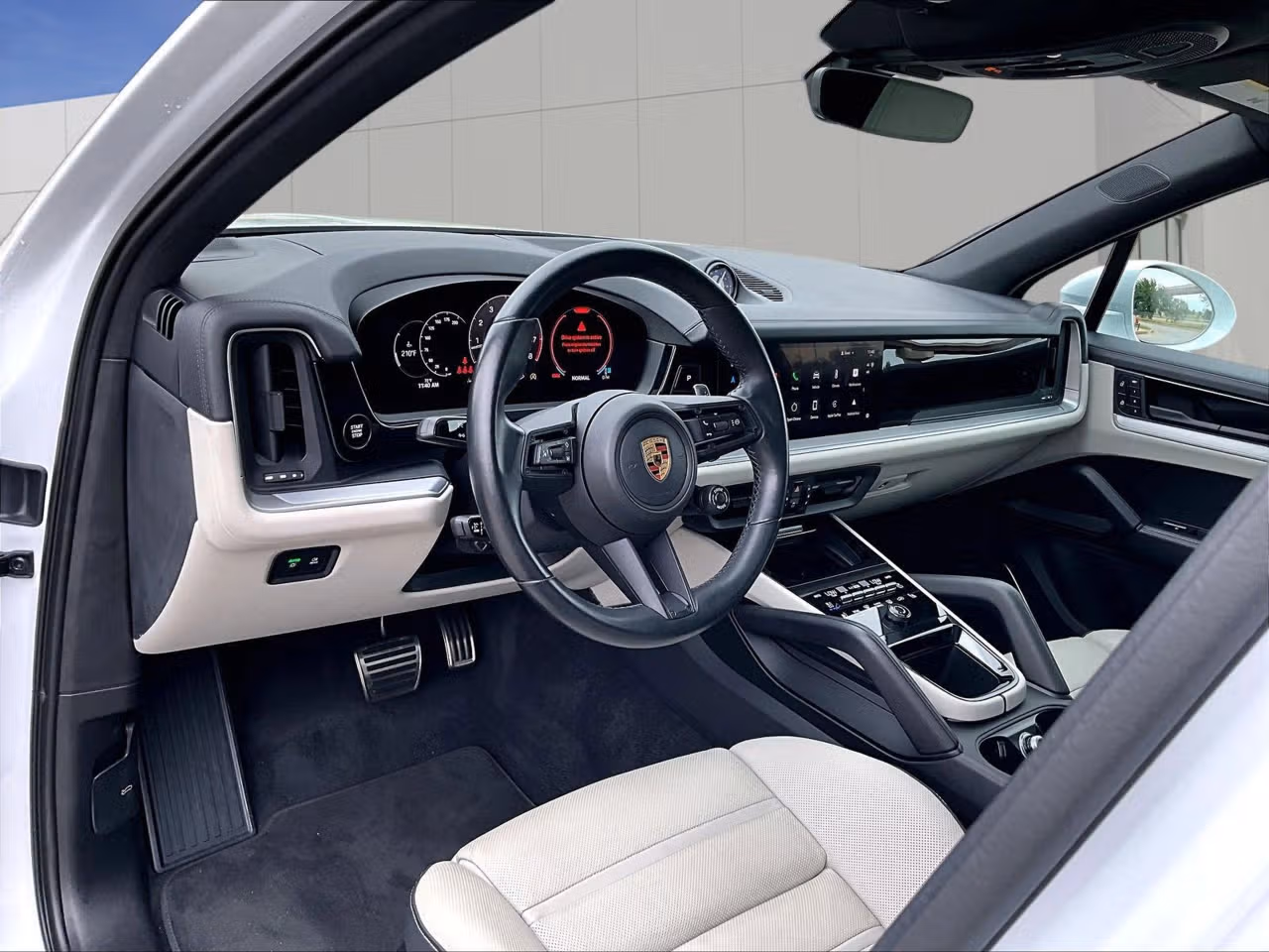 2024 Porsche Cayenne S - Photo 28