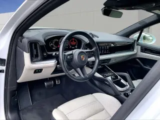 2024 Porsche Cayenne S - Photo 29