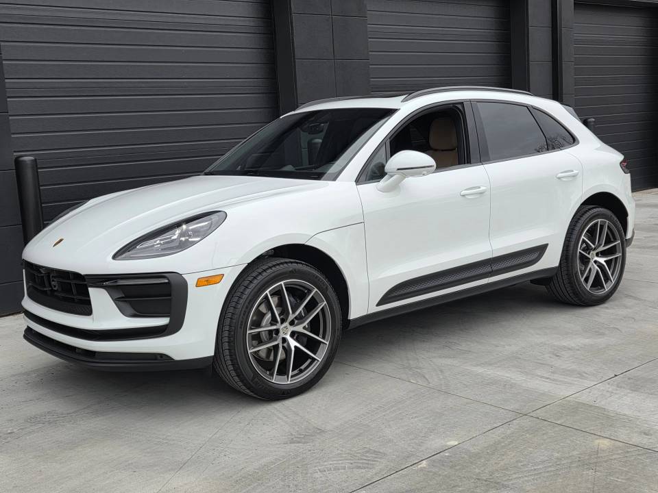 2026 Porsche Macan Base