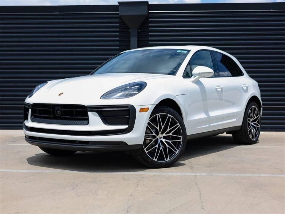 2025 Porsche Macan Base