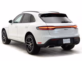 2025 Porsche Macan Base - Photo 17