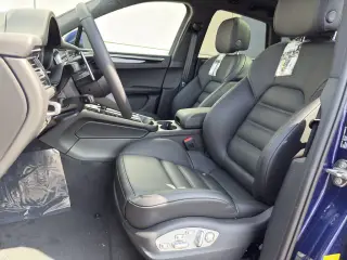 2025 Porsche Macan Base - Photo 37