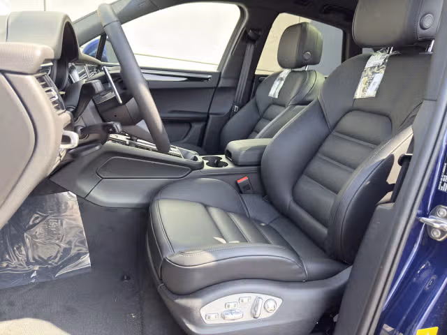 2025 Porsche Macan Base - Photo 34