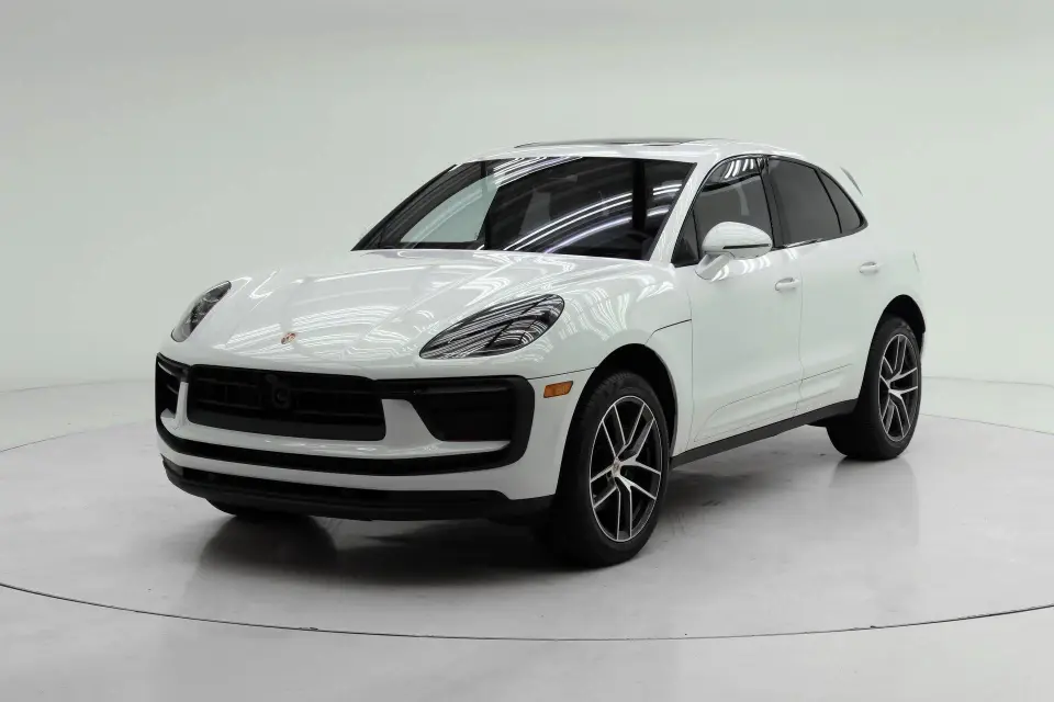 2026 Porsche Macan T - Photo 7
