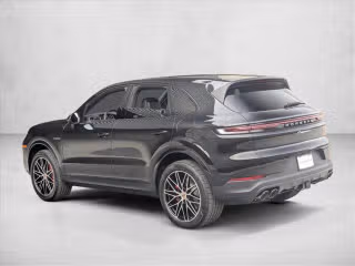 2026 Porsche Cayenne S E-Hybrid - Photo 17