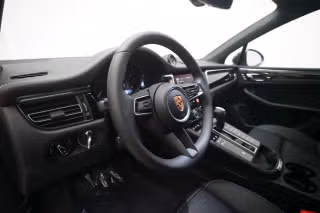 2026 Porsche Macan T - Photo 33