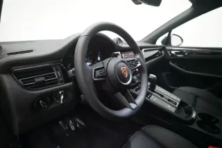 2026 Porsche Macan T - Photo 37