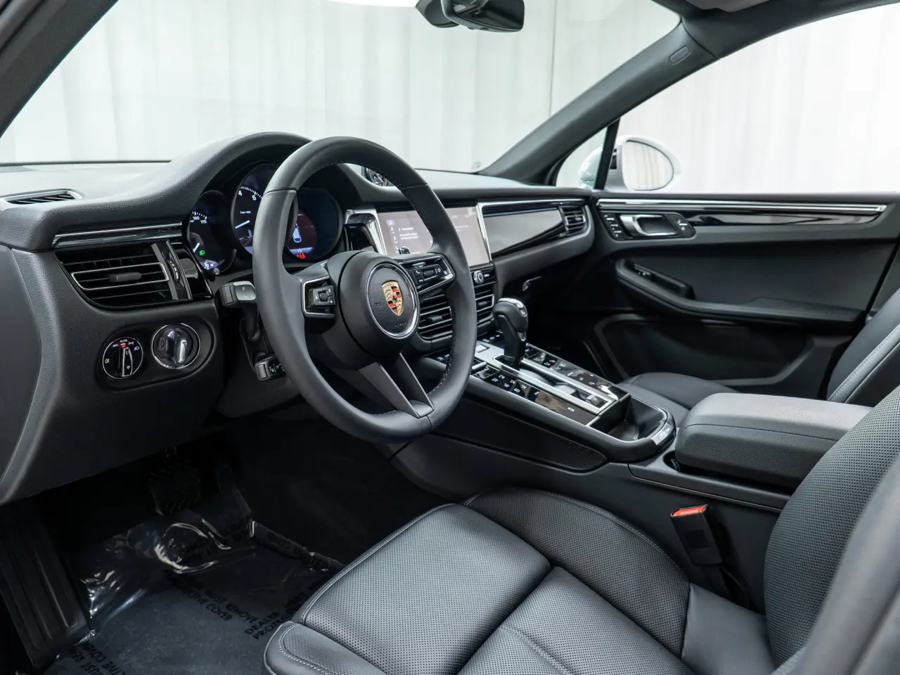 2025 Porsche Macan - Photo 32