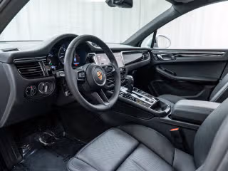 2025 Porsche Macan - Photo 25