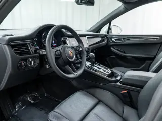 2025 Porsche Macan - Photo 29