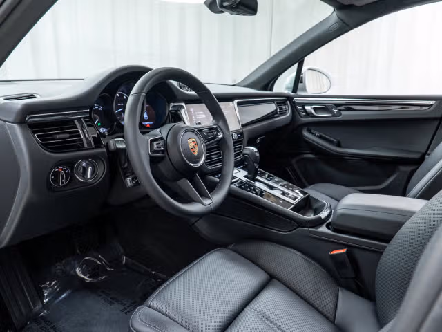 2025 Porsche Macan - Photo 26