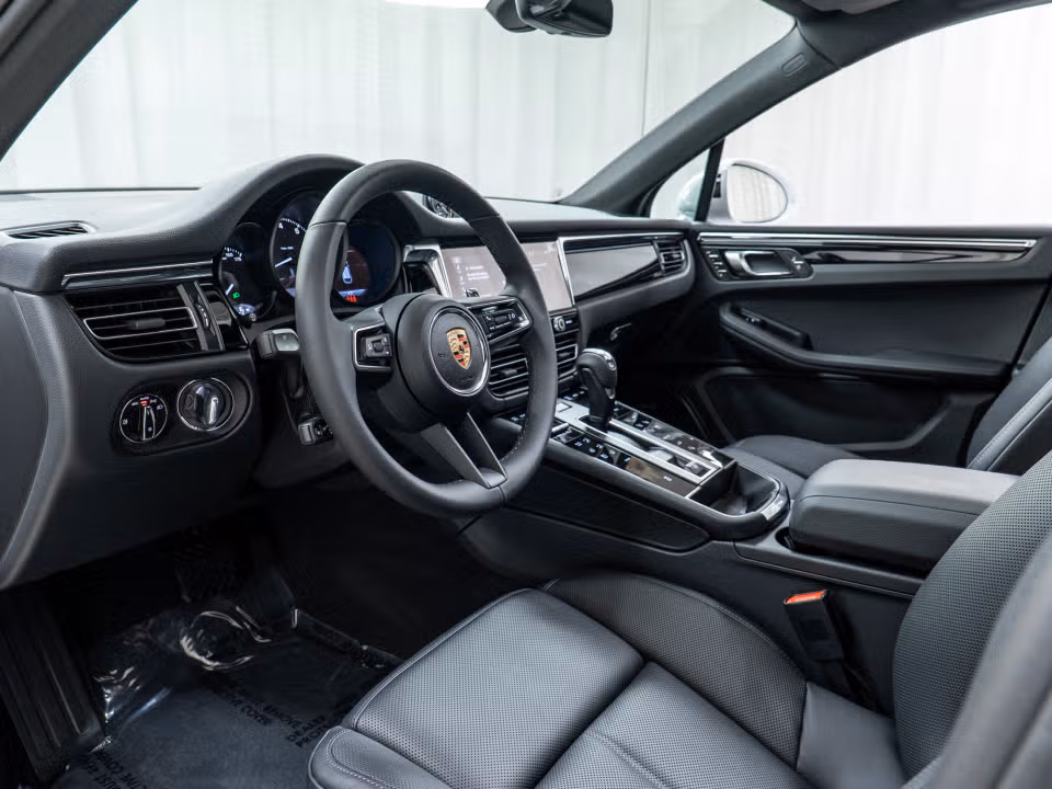 2025 Porsche Macan - Photo 27