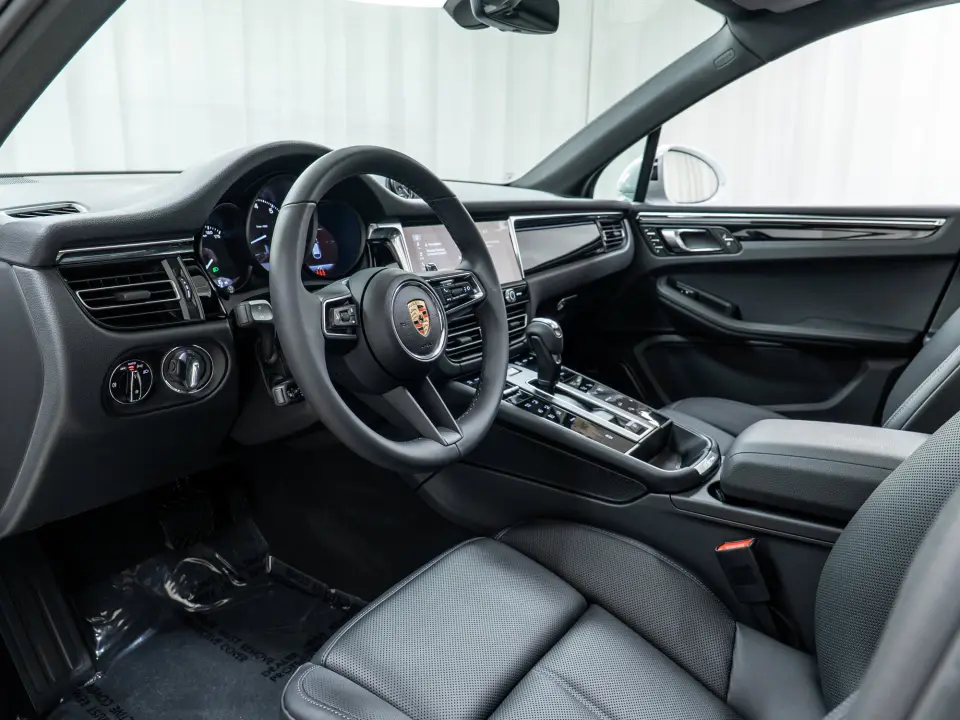2025 Porsche Macan - Photo 31