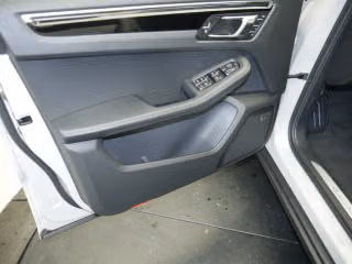 2026 Porsche Macan S - Photo 25