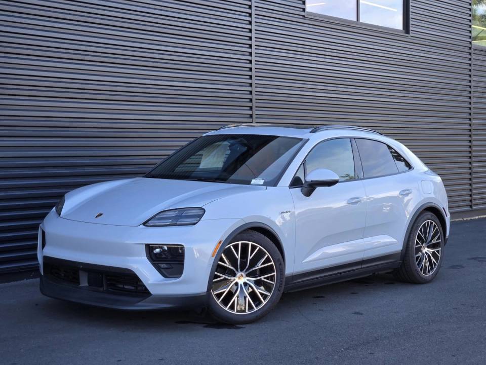 2025 Porsche Macan Base