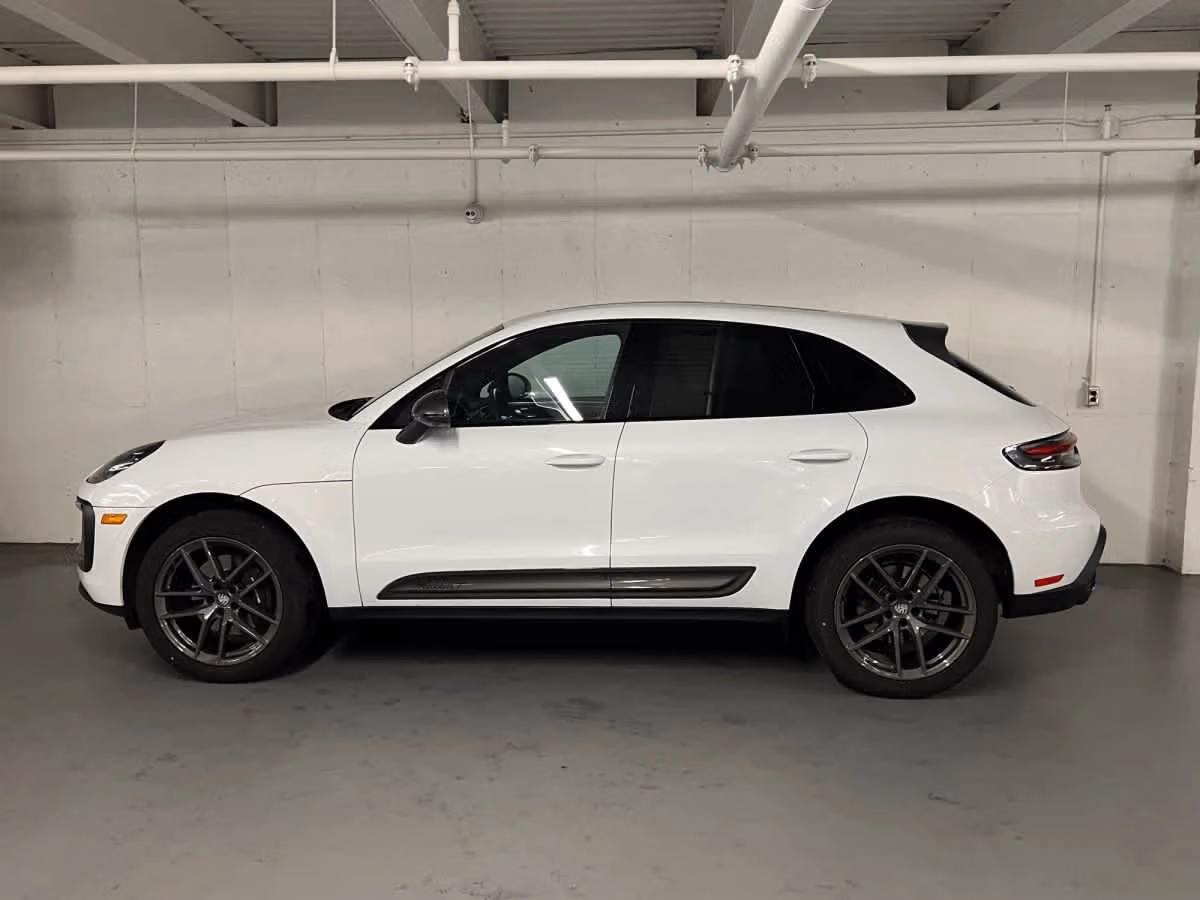2026 Porsche Macan T - Photo 12