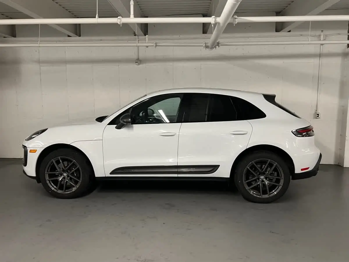 2026 Porsche Macan T - Photo 16