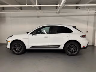 2026 Porsche Macan T - Photo 9