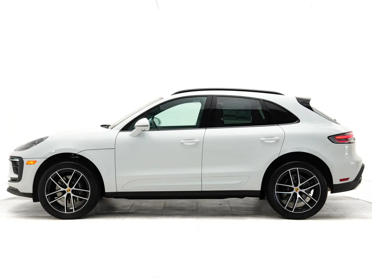 2025 Porsche Macan Base - Photo 16
