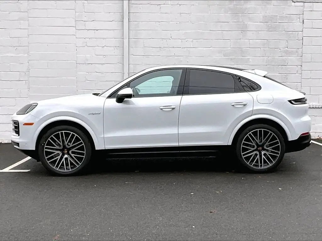 2026 Porsche Cayenne Coup E-Hybrid - Photo 16