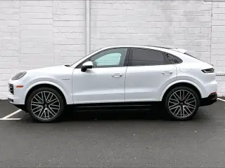 2026 Porsche Cayenne Coup E-Hybrid - Photo 13