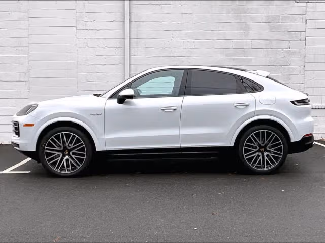2026 Porsche Cayenne Coup E-Hybrid - Photo 10