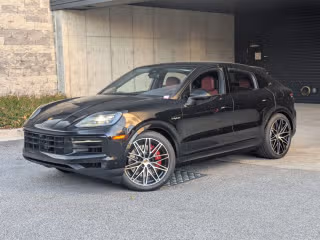 2026 Porsche Cayenne S E-Hybrid's photo