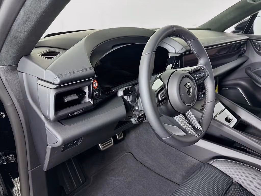 2025 Porsche Macan Turbo Electric - Photo 28