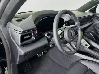 2025 Porsche Macan Turbo Electric - Photo 29