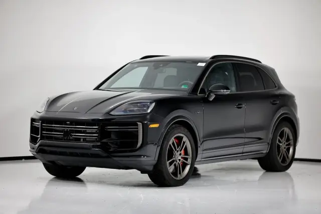 2026 Porsche Cayenne Turbo E-Hybrid - Photo 6