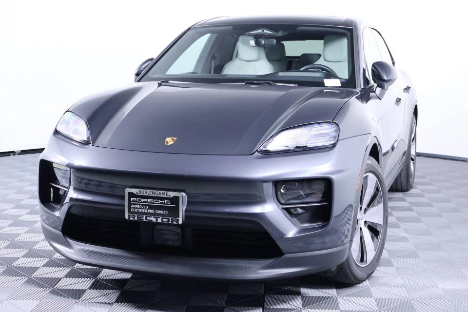2025 Porsche Macan Base