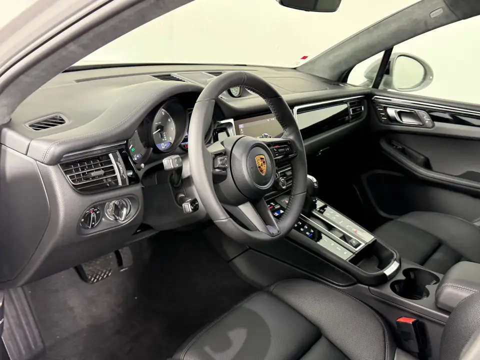 2026 Porsche Macan S - Photo 31