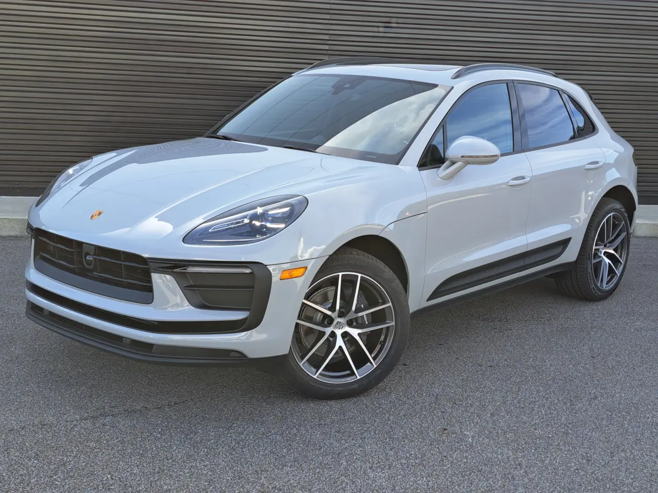 2026 Porsche Macan Base - Photo 8