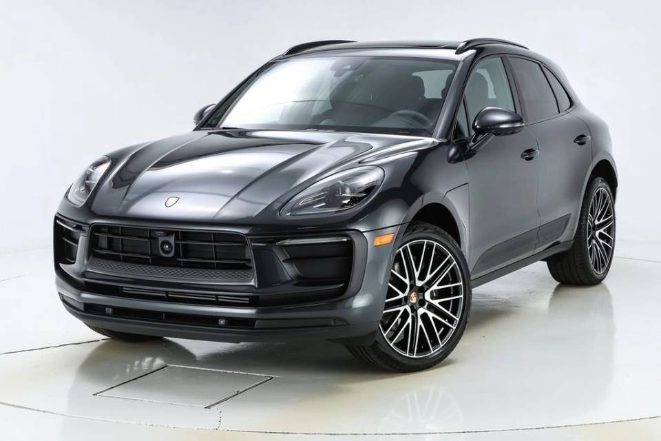 2026 Porsche Macan Base