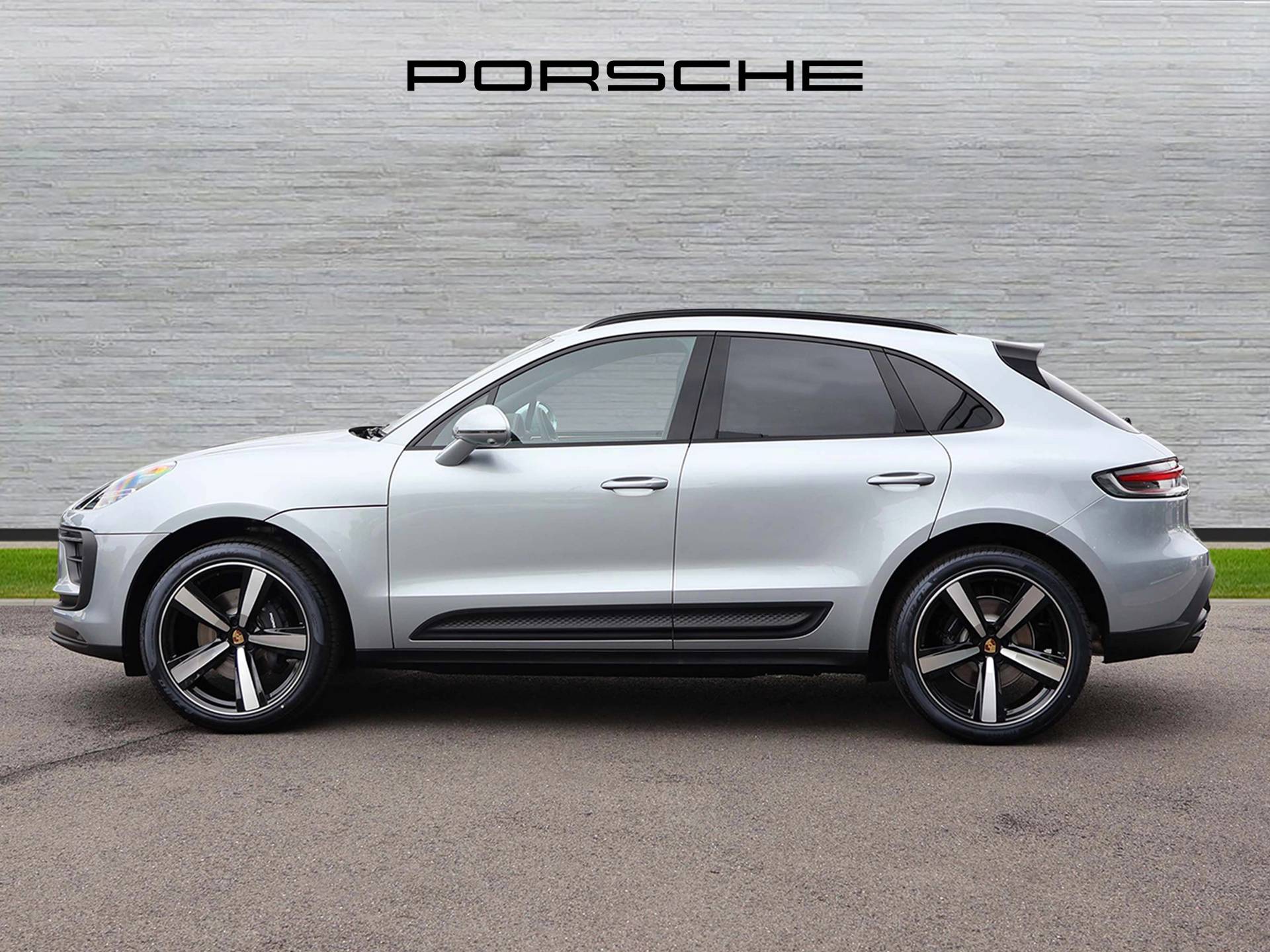Macan, photo 2 of 25