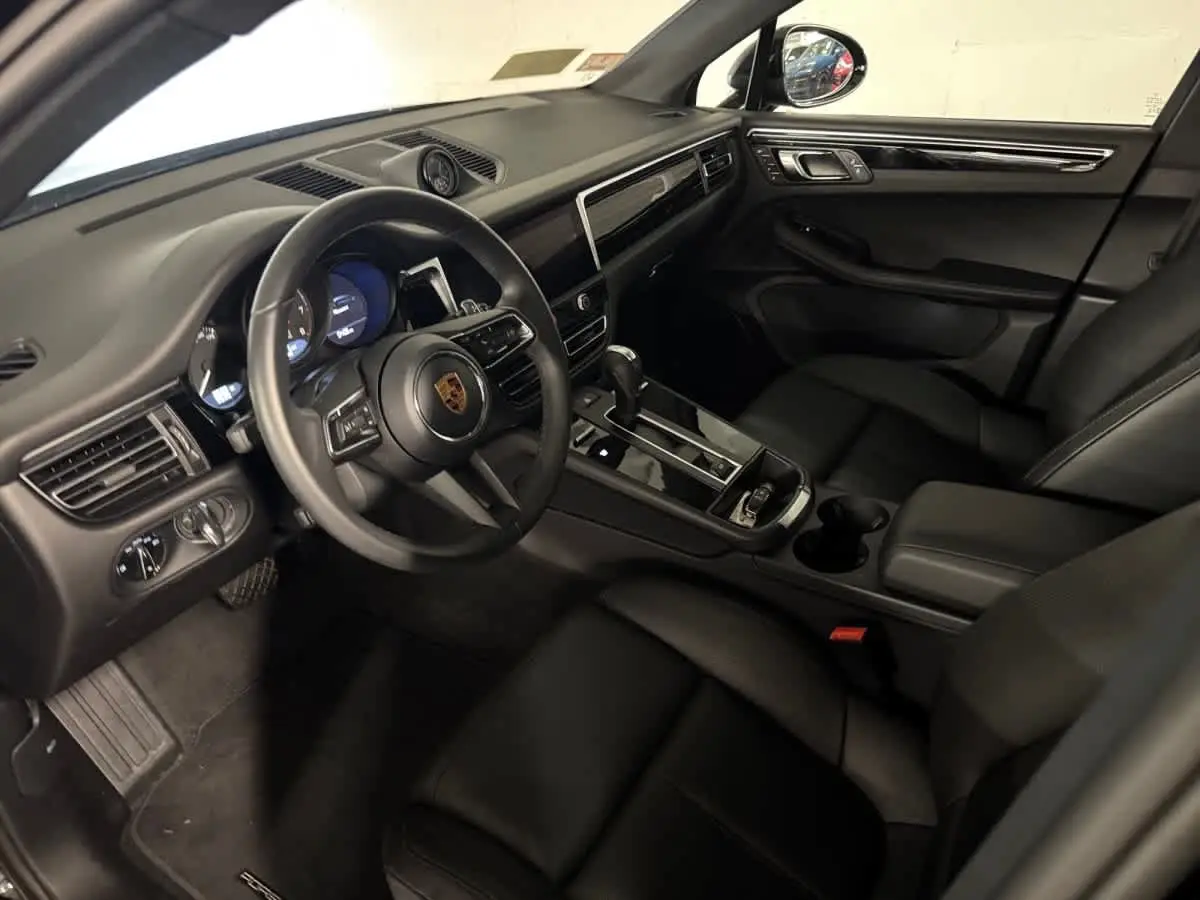 2026 Porsche Macan T - Photo 32