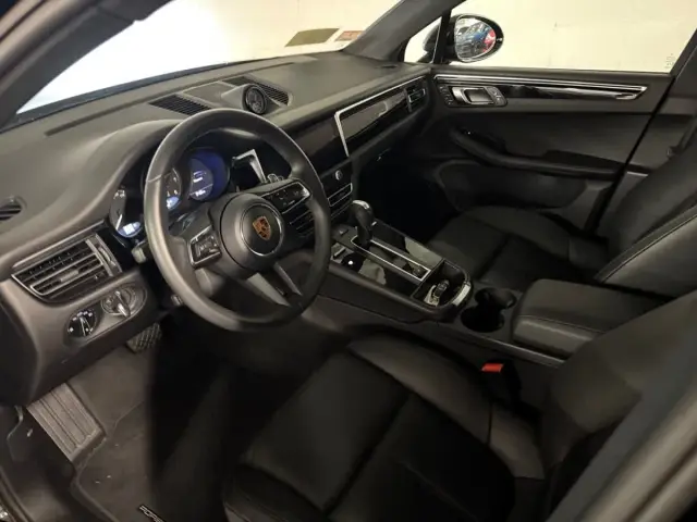 2026 Porsche Macan T - Photo 30