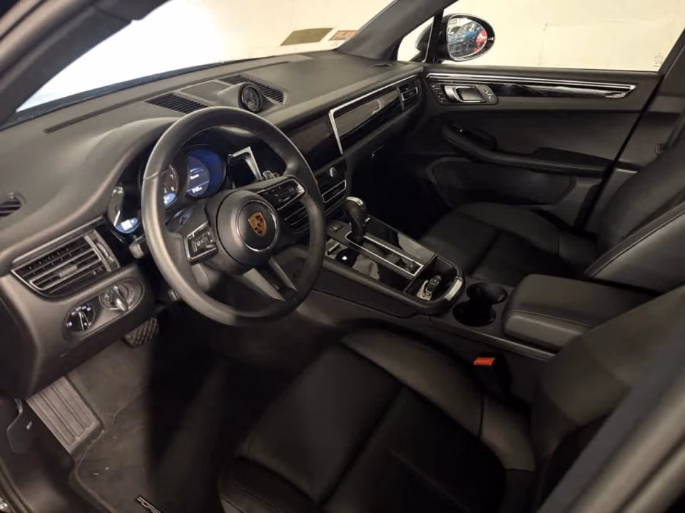 2026 Porsche Macan T - Photo 27