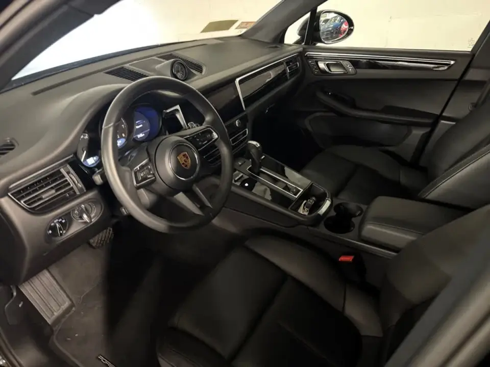 2026 Porsche Macan T - Photo 31
