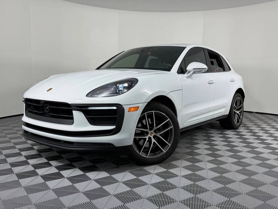 2023 Porsche Macan Base