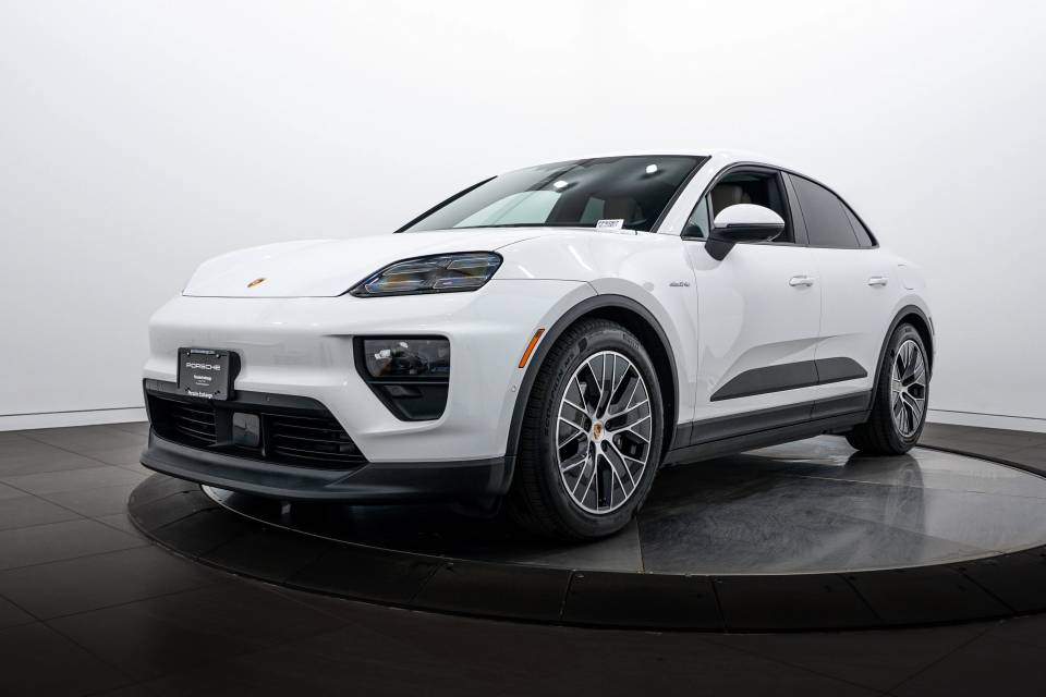 2025 Porsche Macan Base