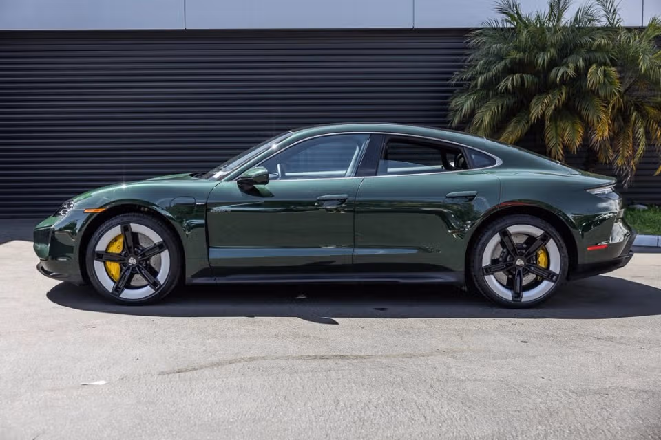 2025 Porsche Taycan Turbo S - Photo 11