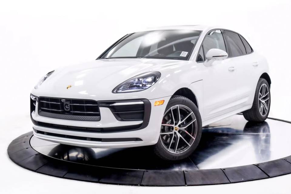 2025 Porsche Macan Base