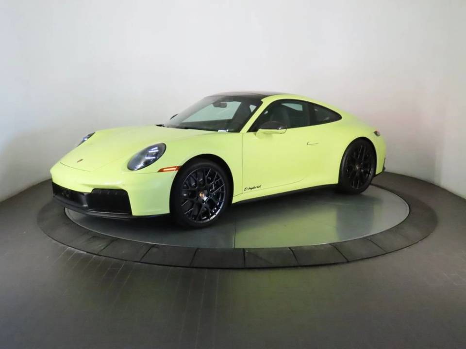 2025 Porsche 911 GTS