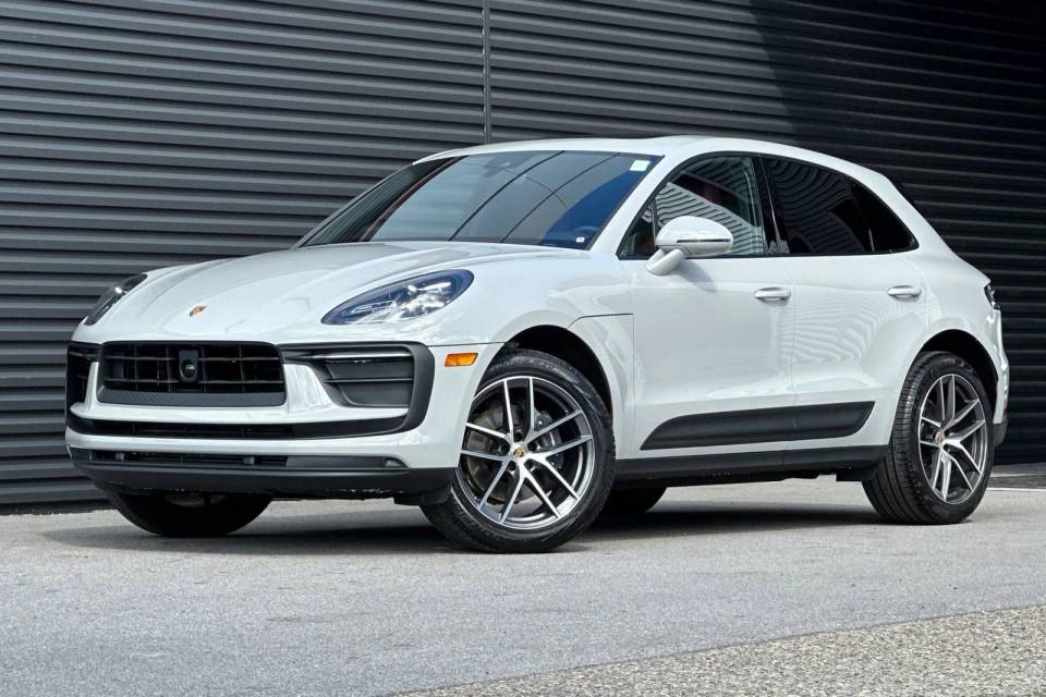 2025 Porsche Macan T