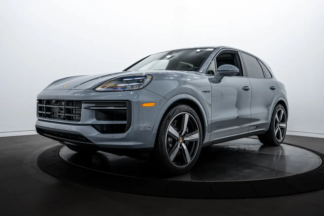 2026 Porsche Cayenne S E-Hybrid - Photo 8
