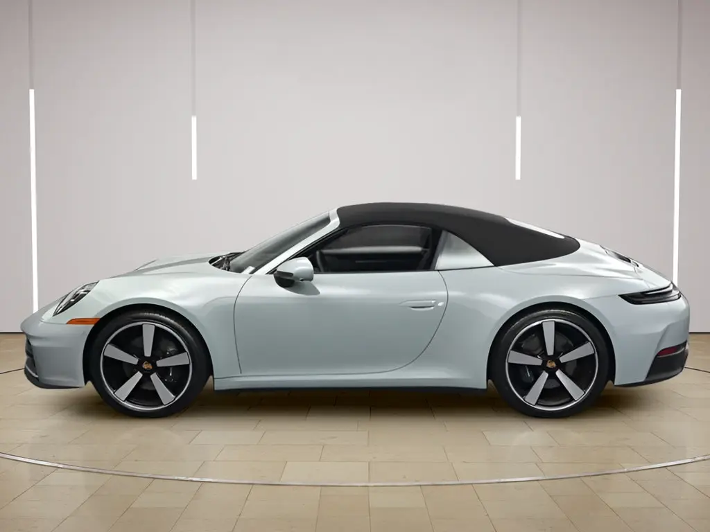 2025 Porsche 911 - Photo 16