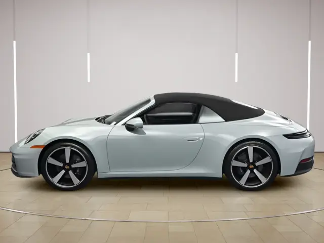 2025 Porsche 911 - Photo 14